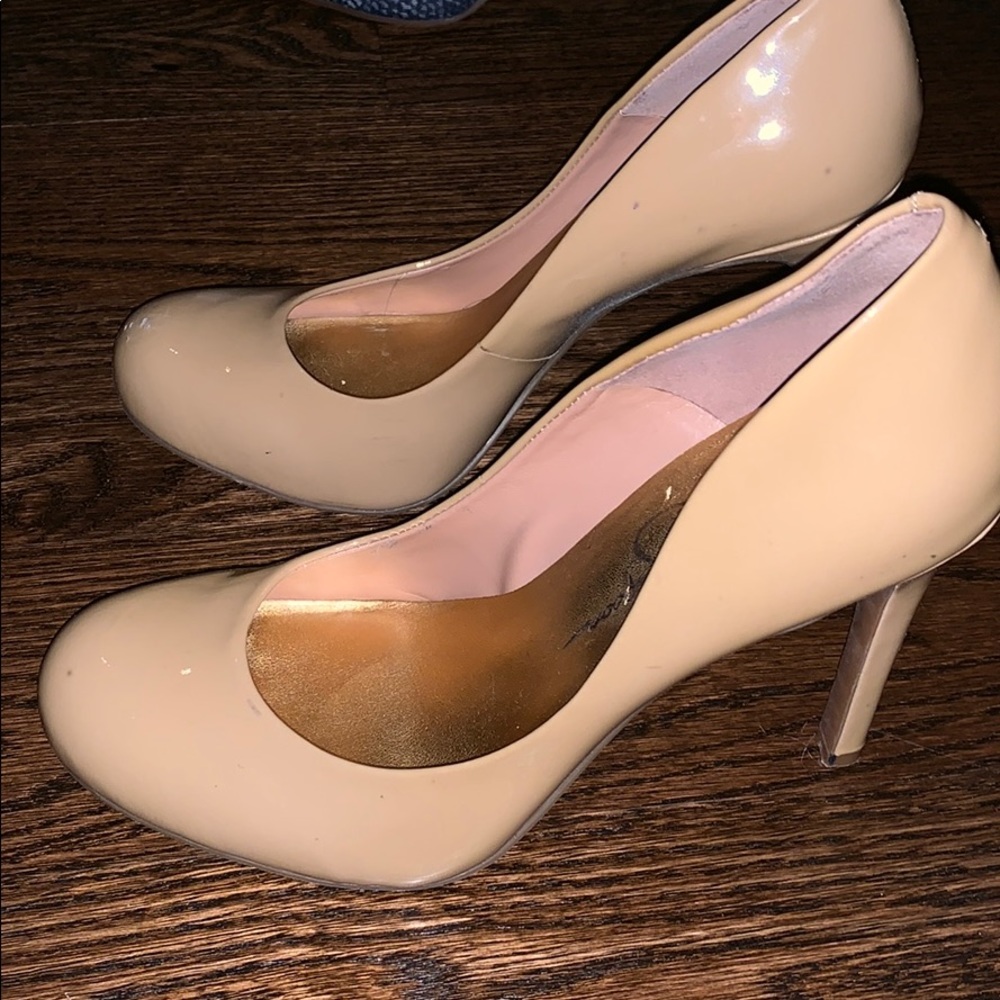 Jessica Simpson nude round toe pump